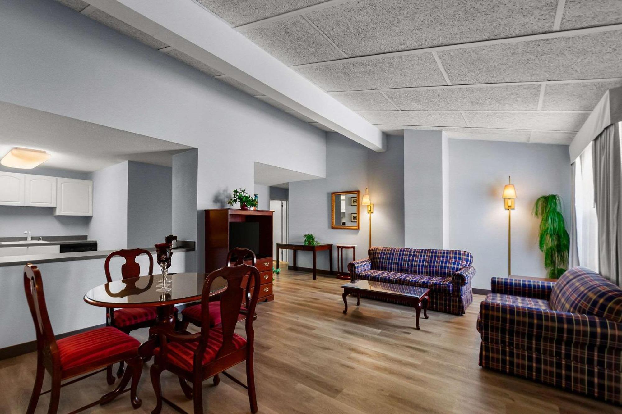 Clarion Inn Falls Church- Arlington Exterior foto