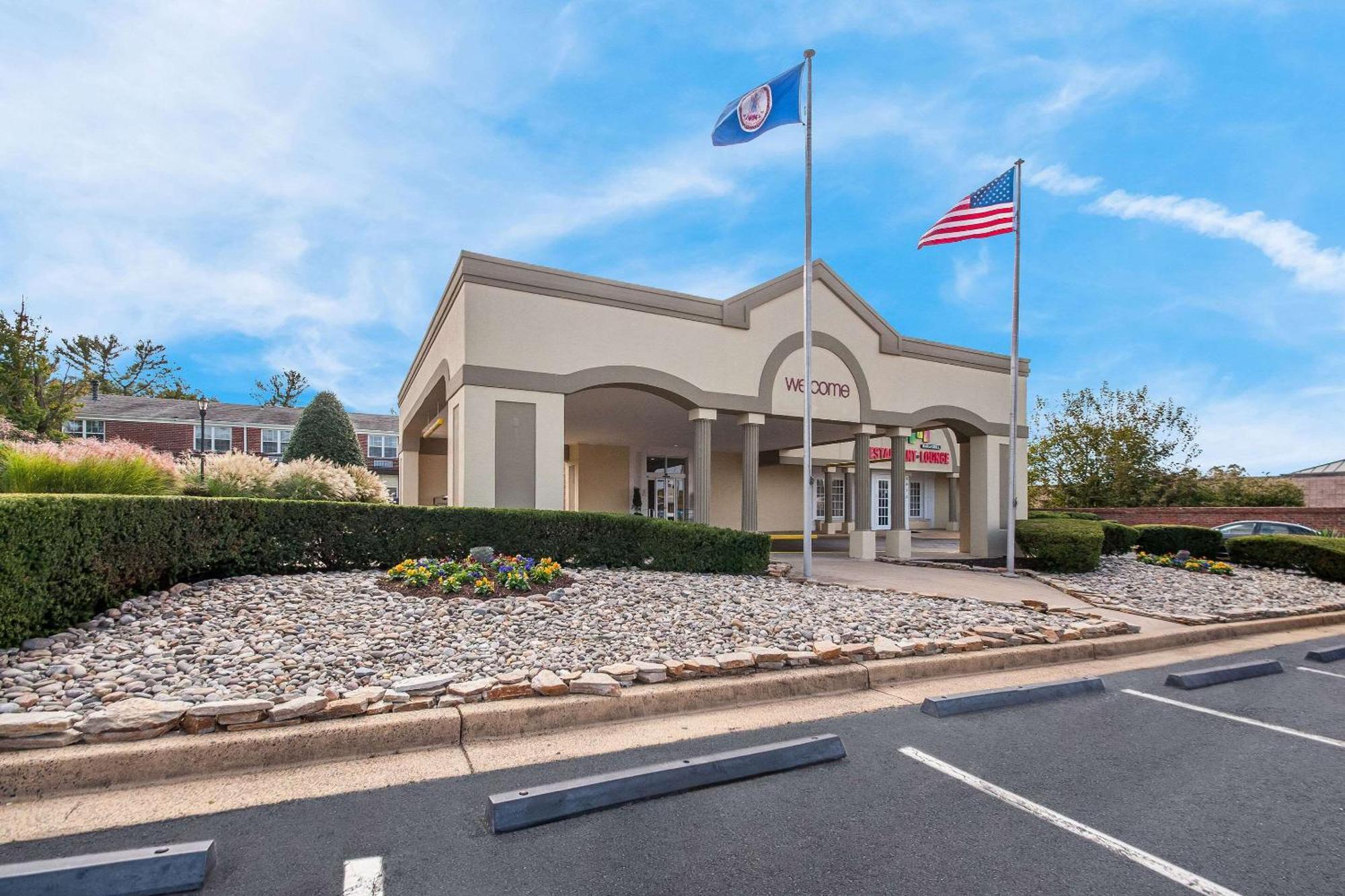 Clarion Inn Falls Church- Arlington Exterior foto