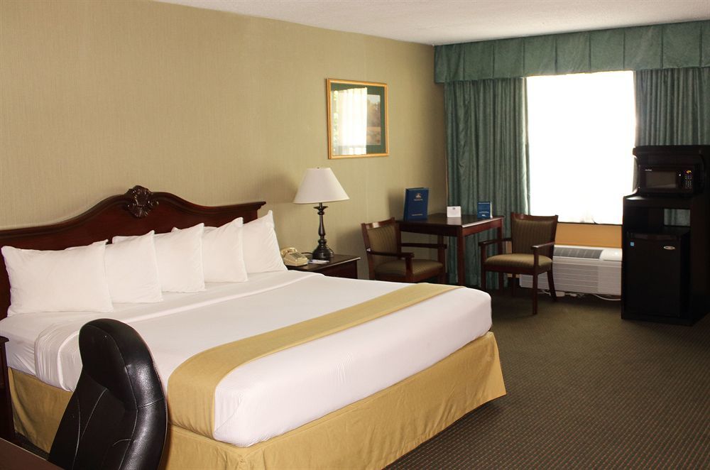 Clarion Inn Falls Church- Arlington Exterior foto