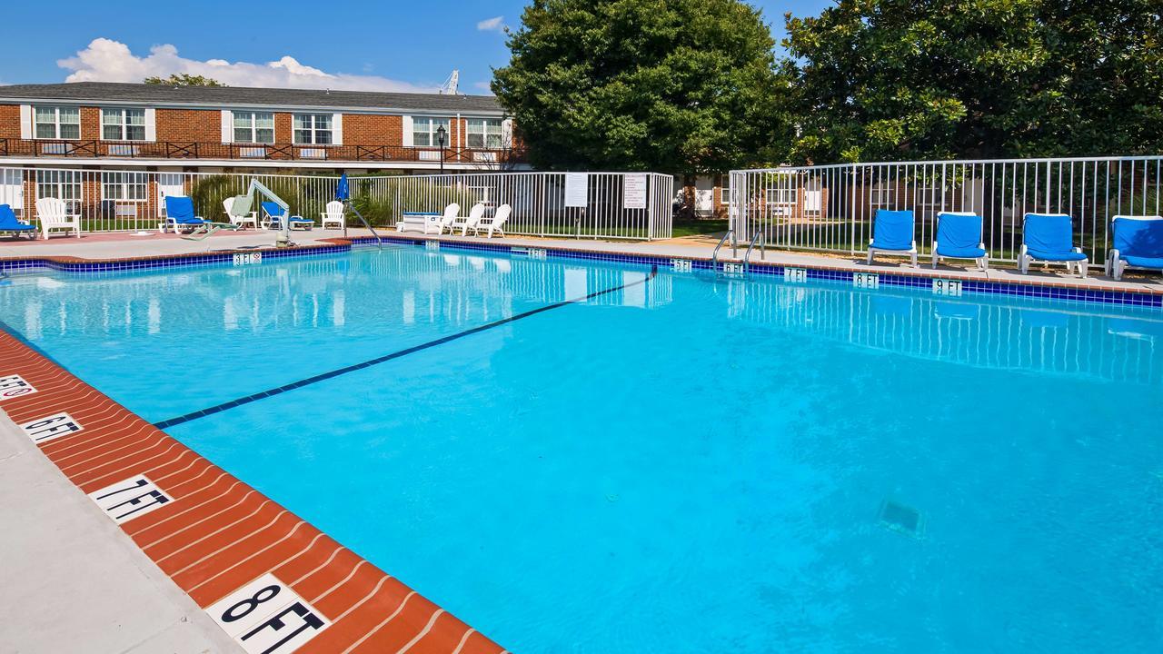 Clarion Inn Falls Church- Arlington Exterior foto