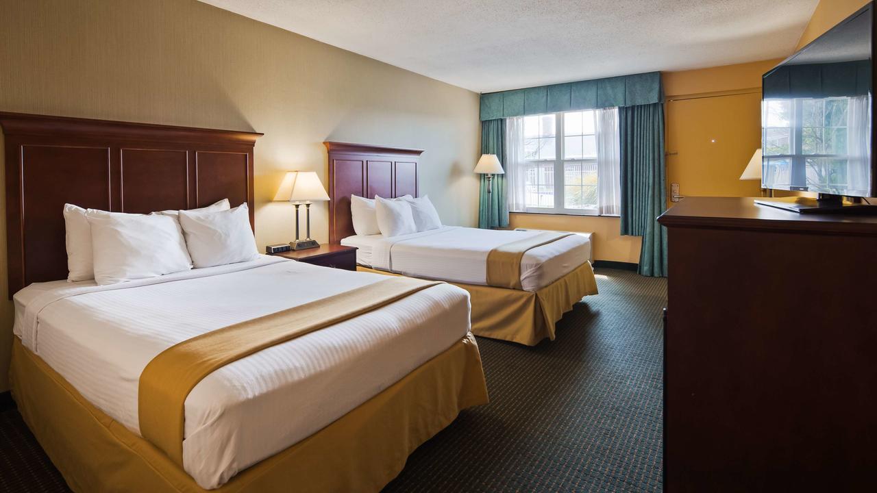 Clarion Inn Falls Church- Arlington Exterior foto