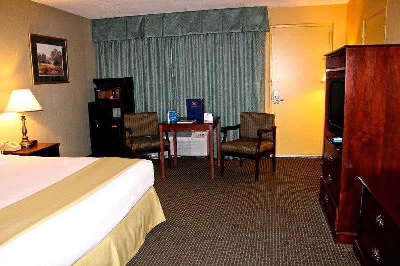 Clarion Inn Falls Church- Arlington Exterior foto
