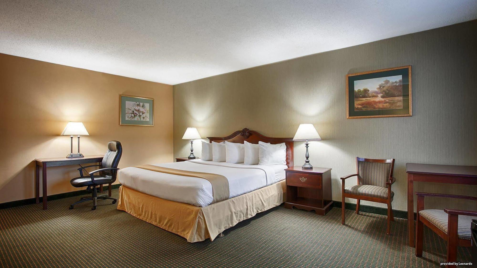 Clarion Inn Falls Church- Arlington Exterior foto