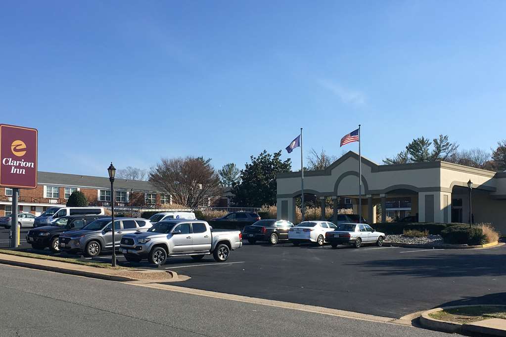 Clarion Inn Falls Church- Arlington Exterior foto